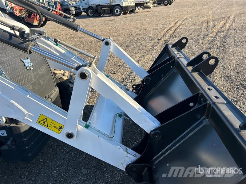 Bobcat B760 لوادر ذات جرافات عكسية
