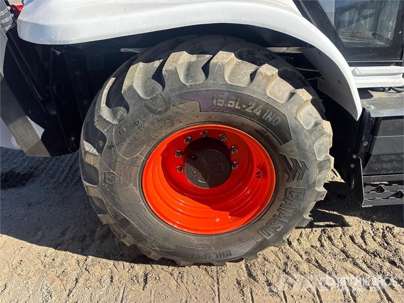 Bobcat B760 バックホーローダー