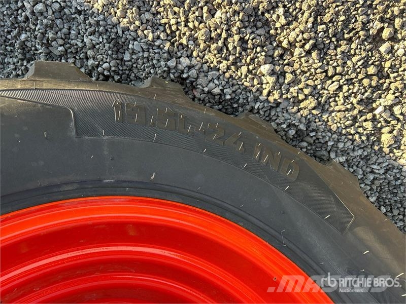 Bobcat B760 لوادر ذات جرافات عكسية