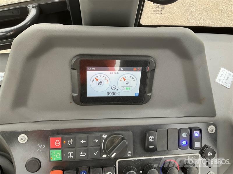 Bobcat B760 لوادر ذات جرافات عكسية