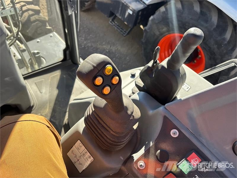 Bobcat B760 バックホーローダー