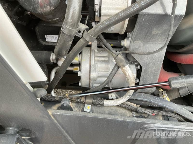Bobcat B760 لوادر ذات جرافات عكسية