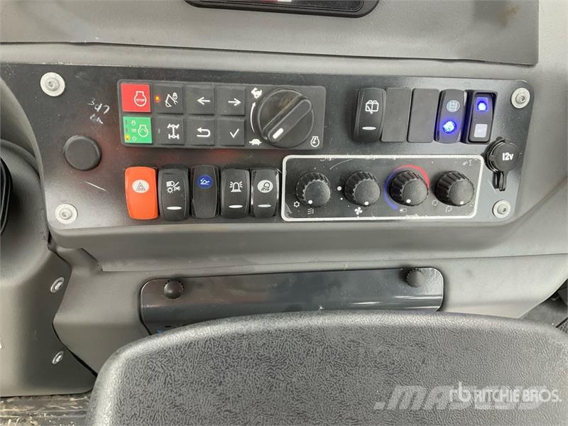 Bobcat B760 لوادر ذات جرافات عكسية
