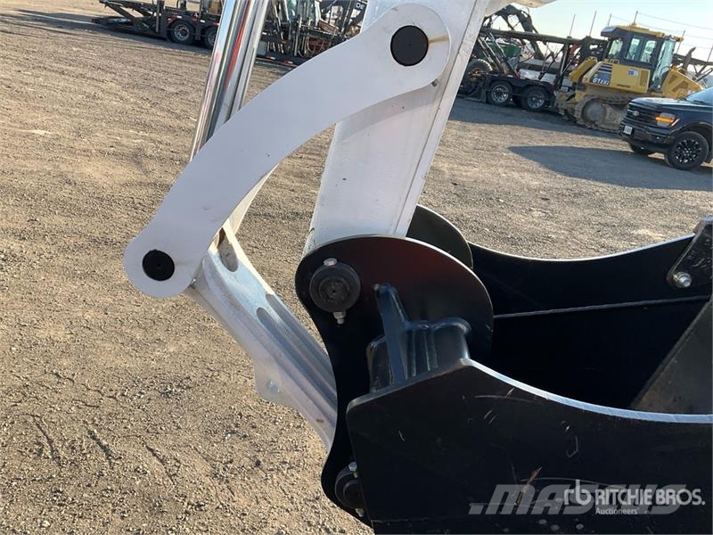 Bobcat B760 لوادر ذات جرافات عكسية