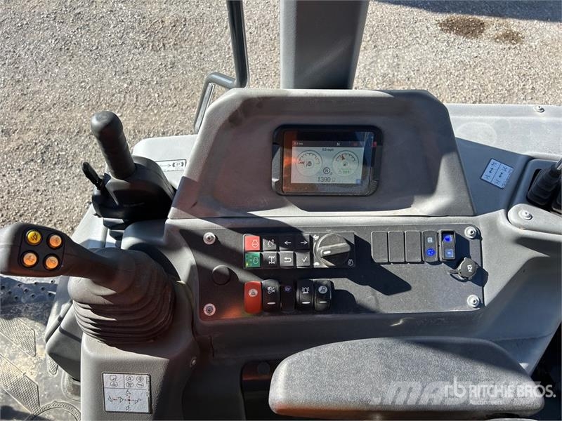 Bobcat B760 Tractopelle
