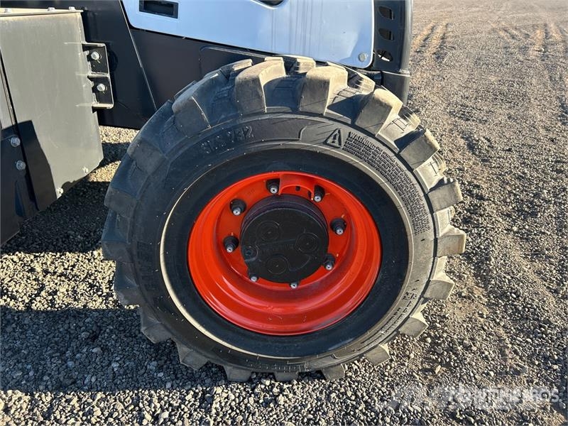 Bobcat B760 لوادر ذات جرافات عكسية