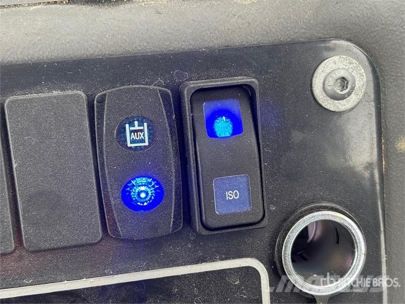 Bobcat B760 لوادر ذات جرافات عكسية