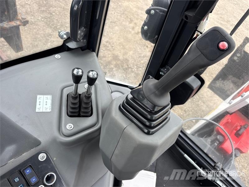 Bobcat B760 لوادر ذات جرافات عكسية