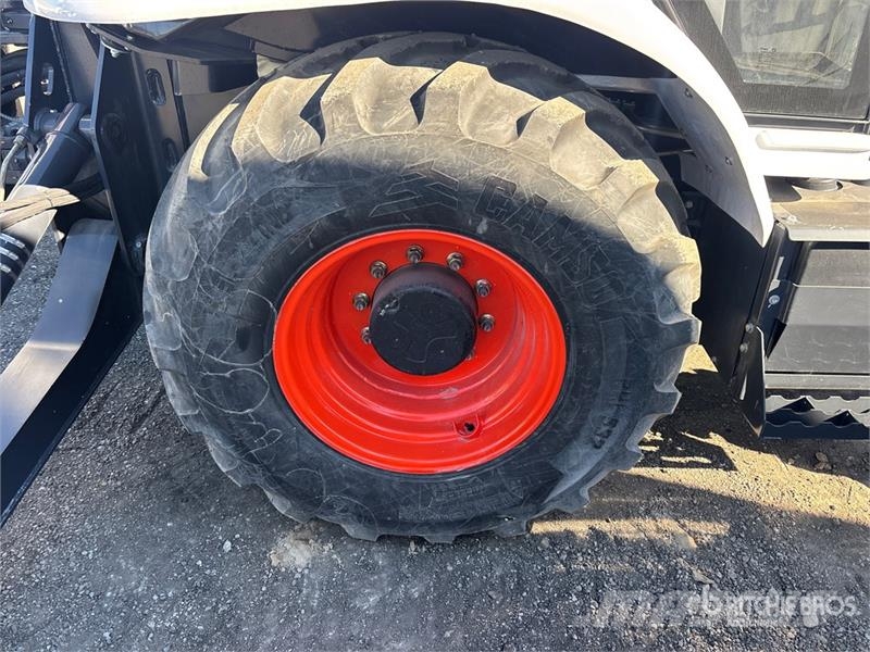 Bobcat B760 バックホーローダー
