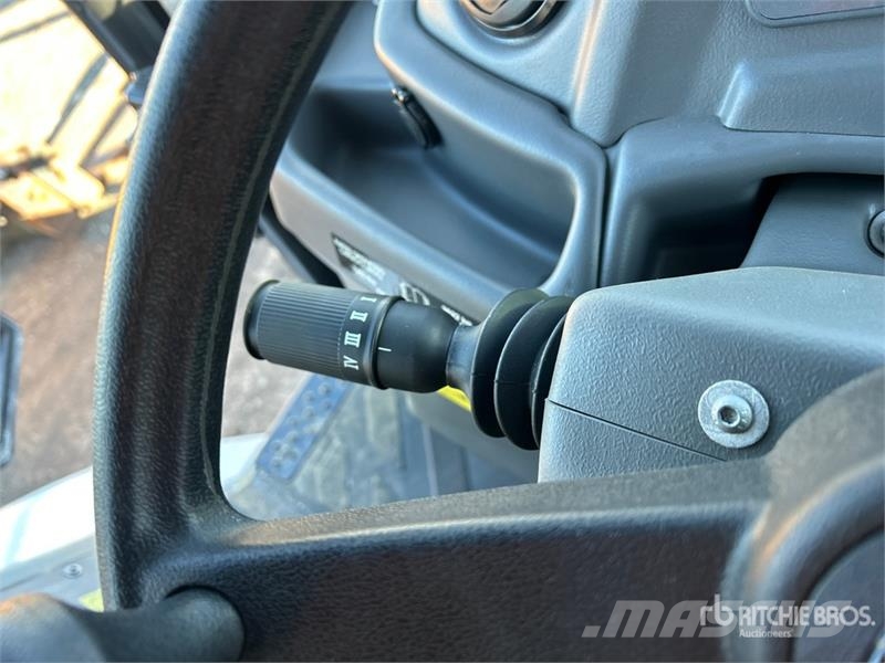 Bobcat B760 لوادر ذات جرافات عكسية