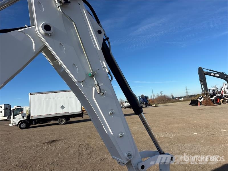 Bobcat B767 4x4 Backhoe Loader (Unused) Kotrórakodók