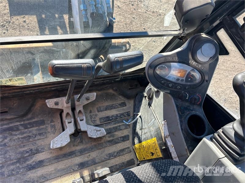 Bobcat E26 小型挖土機/掘鑿機<7t(小型挖掘機)