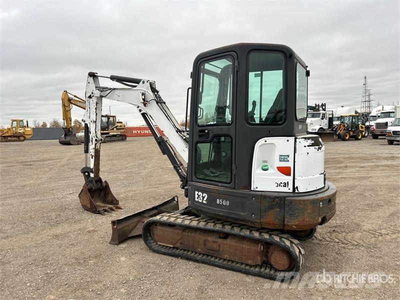 Bobcat E32 Mini excavators < 7t