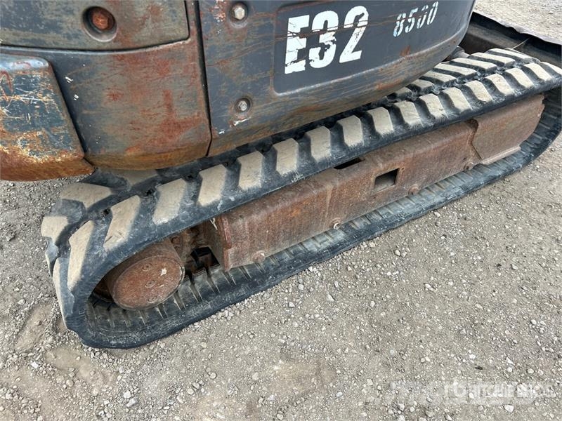 Bobcat E32 Mini excavators < 7t
