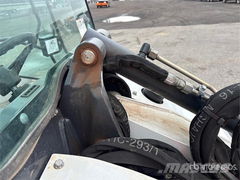 Bobcat L28 Wheel Loader Wheel loaders