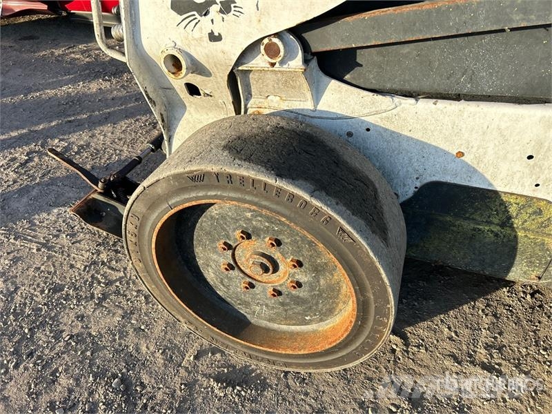 Bobcat S590 Мини-погрузчики