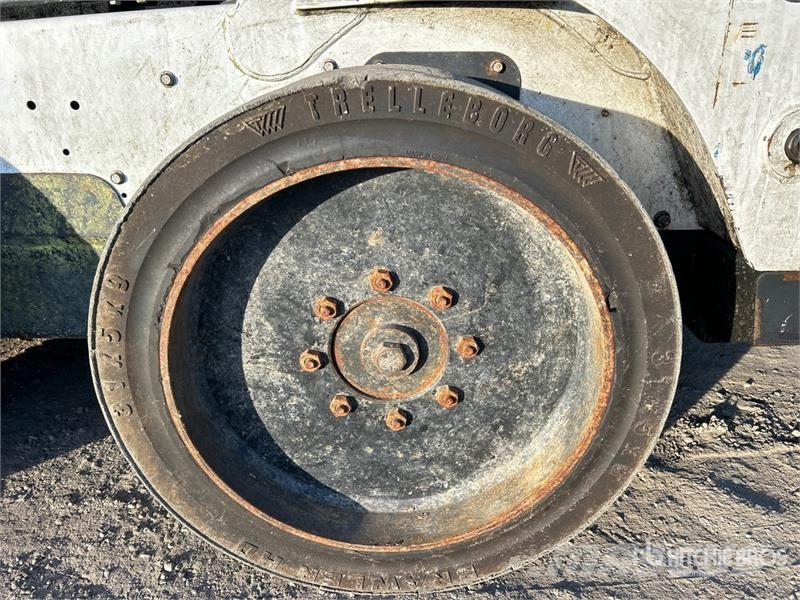 Bobcat S590 Мини-погрузчики