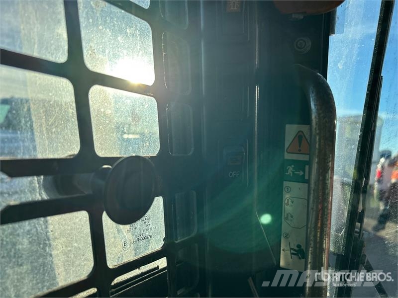 Bobcat S590 Мини-погрузчики