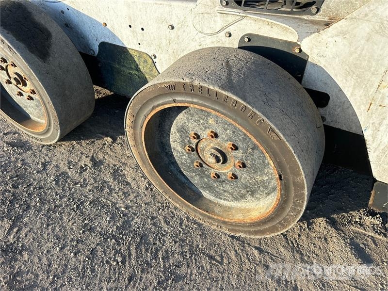 Bobcat S590 Мини-погрузчики