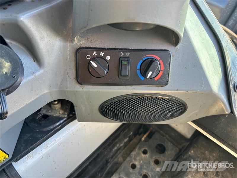 Bobcat T450 Skid steer loaders