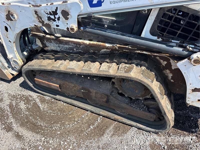 Bobcat T450 スキッドステアローダー