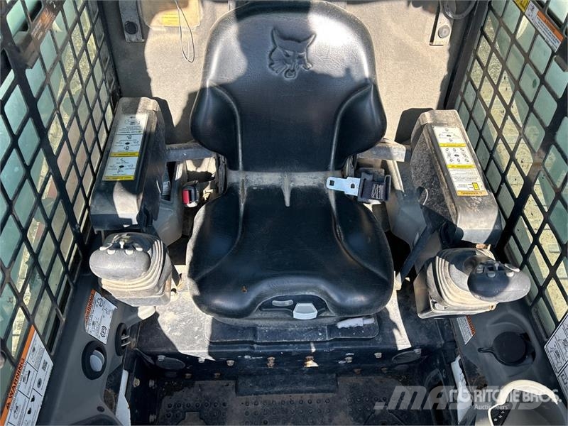 Bobcat T740 لوادر انزلاقية التوجيه