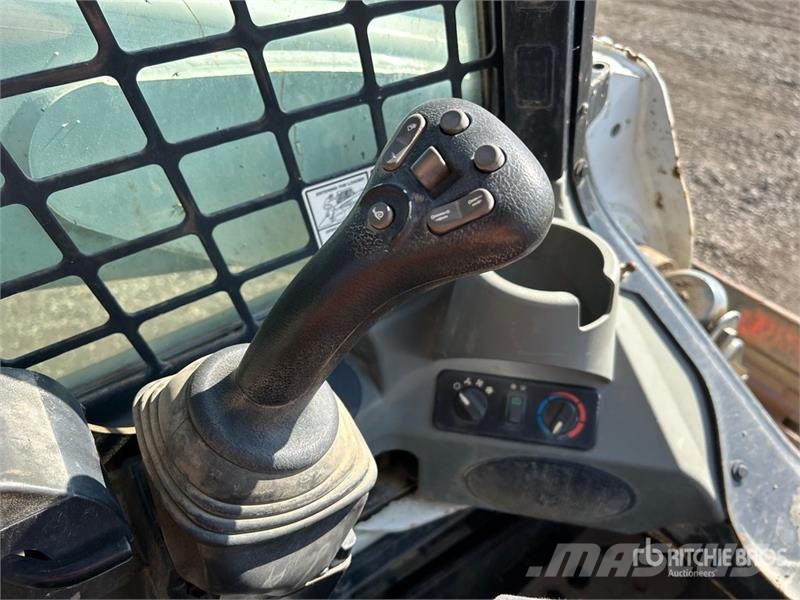 Bobcat T740 لوادر انزلاقية التوجيه