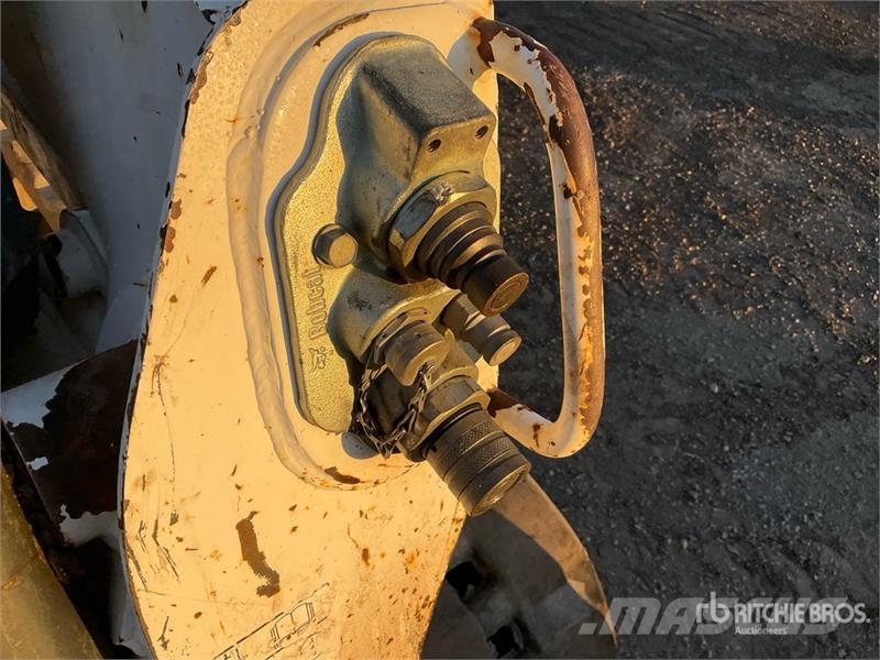 Bobcat T740 Мини-погрузчики