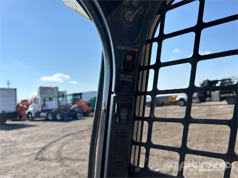 Bobcat T740 لوادر انزلاقية التوجيه