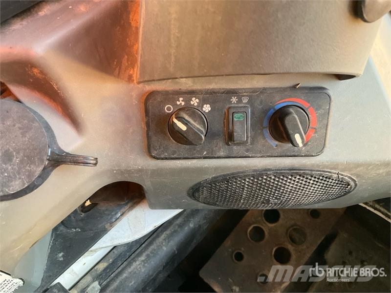 Bobcat T740 Мини-погрузчики