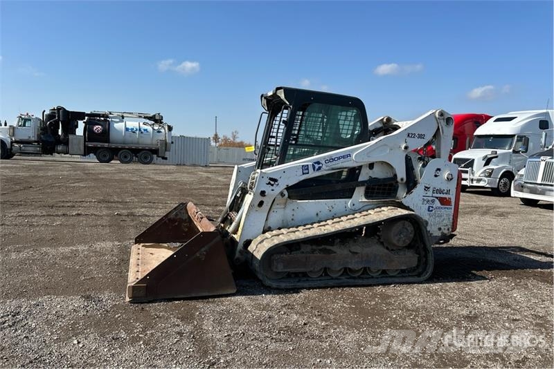 Bobcat T740 لوادر انزلاقية التوجيه