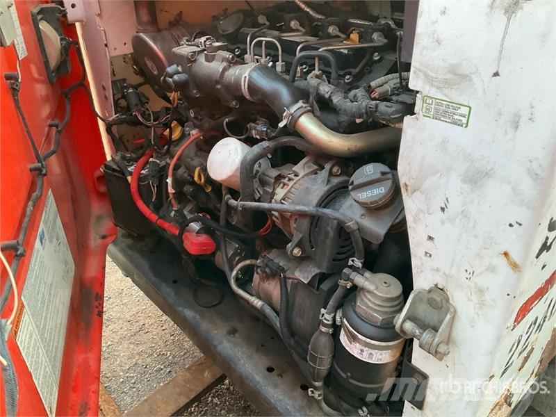 Bobcat T740 Мини-погрузчики