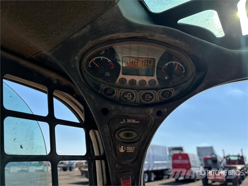Bobcat T740 لوادر انزلاقية التوجيه