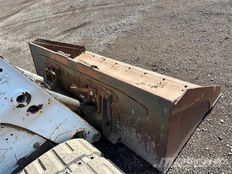 Bobcat T740 لوادر انزلاقية التوجيه