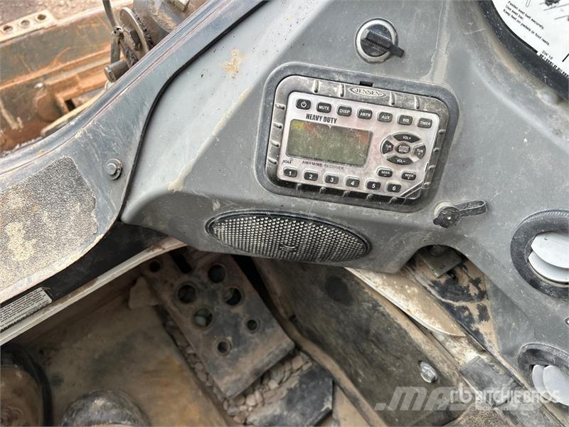 Bobcat T870 Skid steer loaders