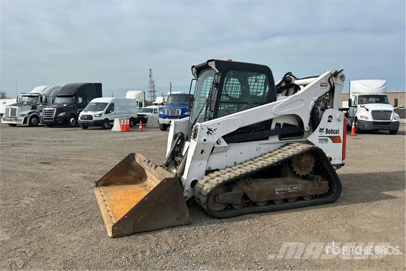 Bobcat T870 Skid steer loaders