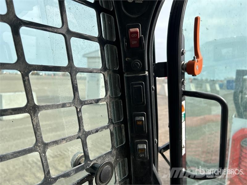 Bobcat T870 Skid steer loaders