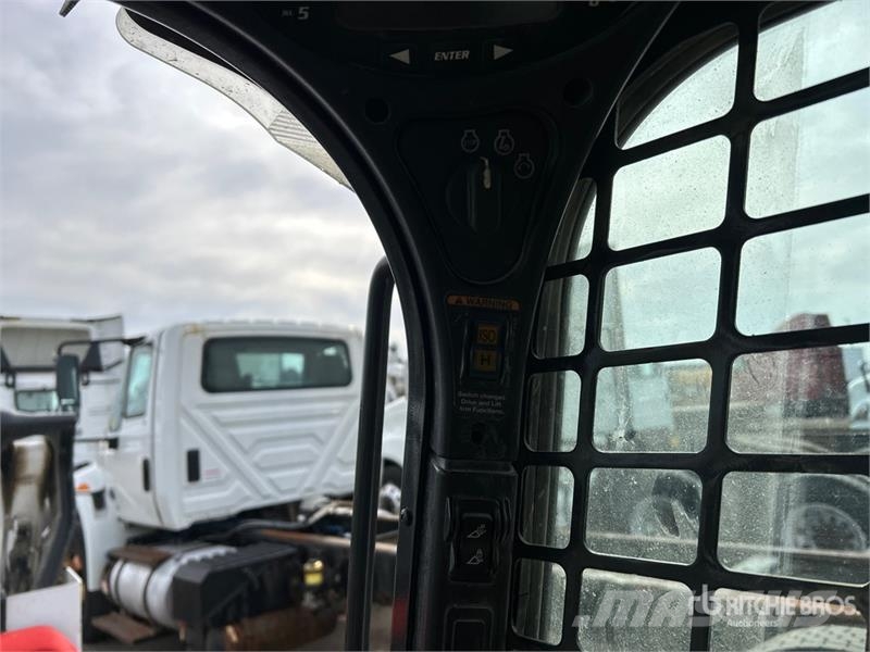 Bobcat T870 Skid steer loaders
