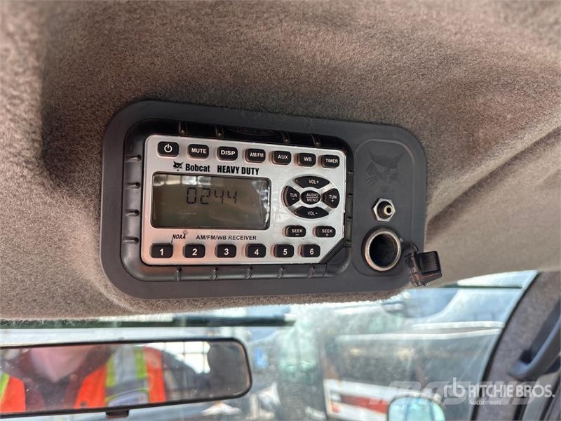 Bobcat Toolcat 4x4 Utility Vehicle Pomoćne mašine