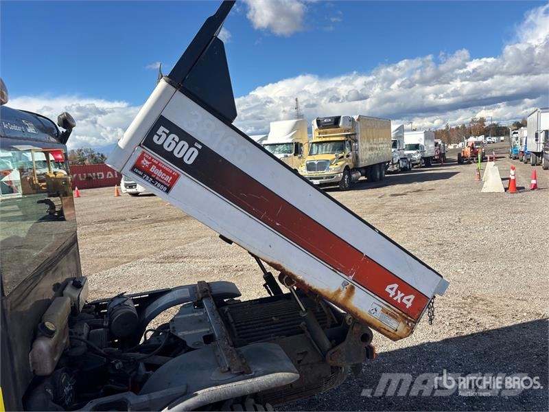 Bobcat Toolcat 4x4 Utility Vehicle Pomoćne mašine