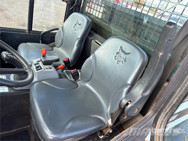 Bobcat Toolcat 4x4 Utility Vehicle Arbeitsfahrzeuge