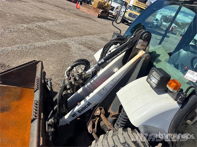 Bobcat Toolcat 4x4 Utility Vehicle Pomoćne mašine