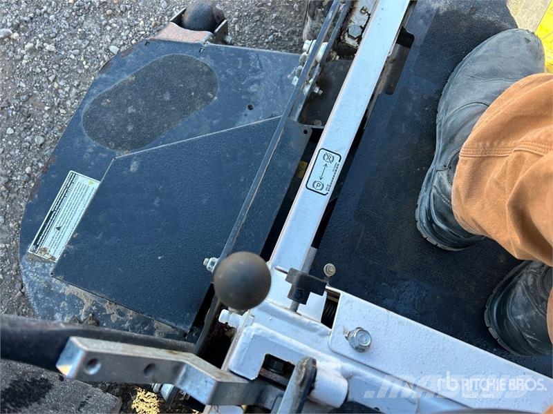 Bobcat ZT3000 Zero-Turn Lawn Mower ركوب الحشائش