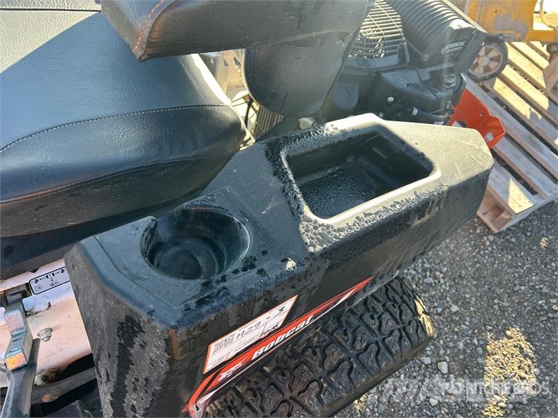 Bobcat ZT3000 Zero-Turn Lawn Mower ركوب الحشائش