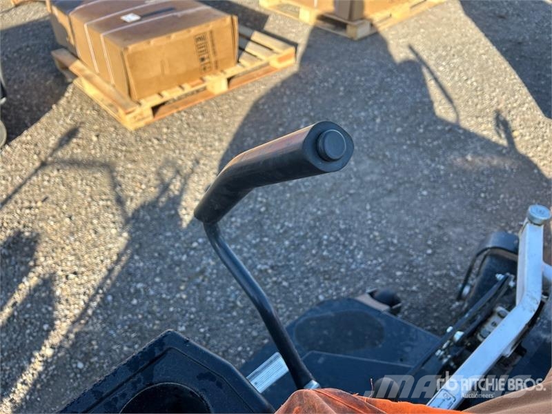 Bobcat ZT3000 Zero-Turn Lawn Mower ركوب الحشائش