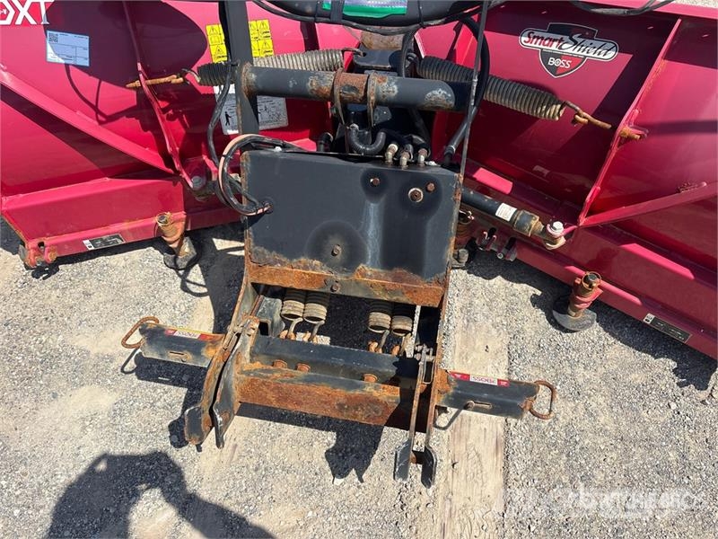 Boss 8 ft 2 in Power-V Snow Plow حراثات ونصول الجليد