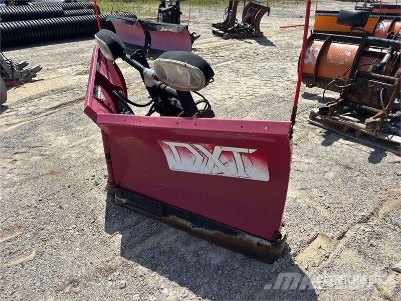 Boss 8 ft 2 in Power-V Snow Plow حراثات ونصول الجليد