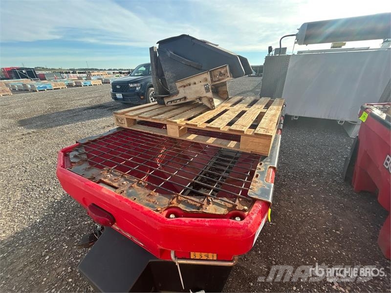 Boss VBX 8000 Salt Spreader - Fits Truck Esparcidoras de arena y sal