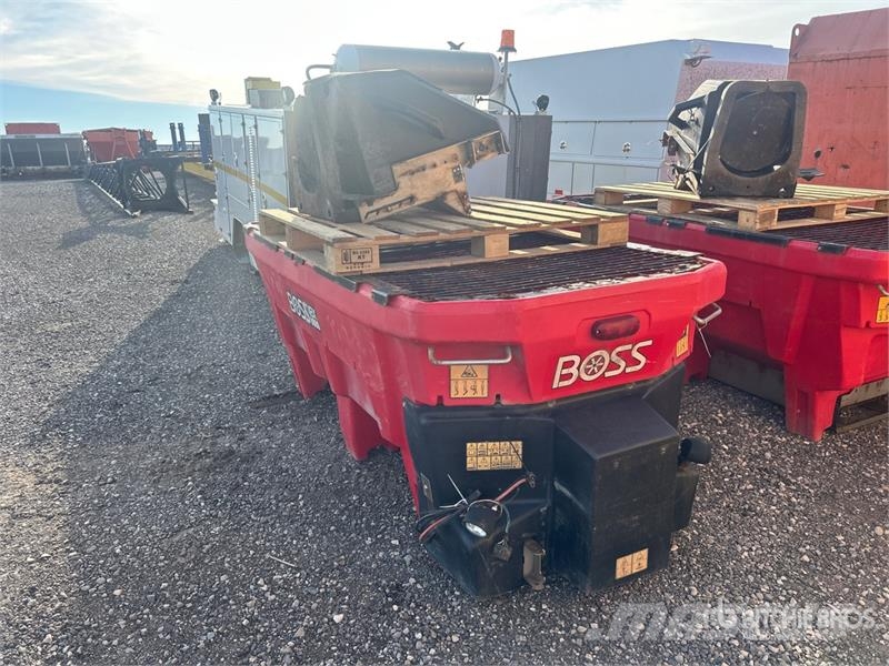 Boss VBX 8000 Salt Spreader - Fits Truck Esparcidoras de arena y sal