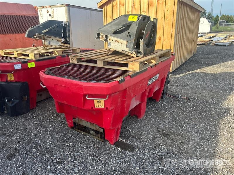 Boss VBX 8000 Salt Spreader - Fits Truck Esparcidoras de arena y sal